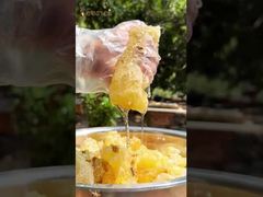 Il n'y a pas de miel industriel trop sucré, seulement les saveurs en couches offertes par la nature.