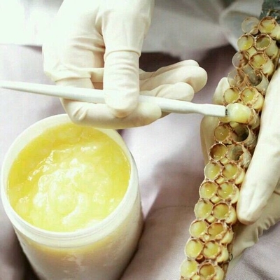 acheter 1,6% naturel de 10-HDA biologique de la gelée royale fraîche pure pour les soins de santé fabrication en ligne